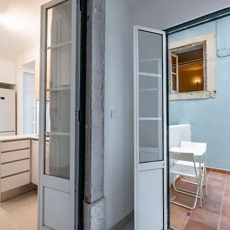 Serene Nest In Old Town By Lisbeyond *